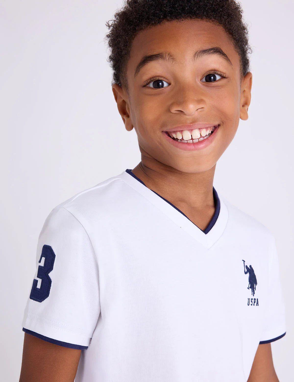 10762-boys-basic-v-neck-t-shirt-2.webp BOYS BASIC V-NECK T-SHIRT