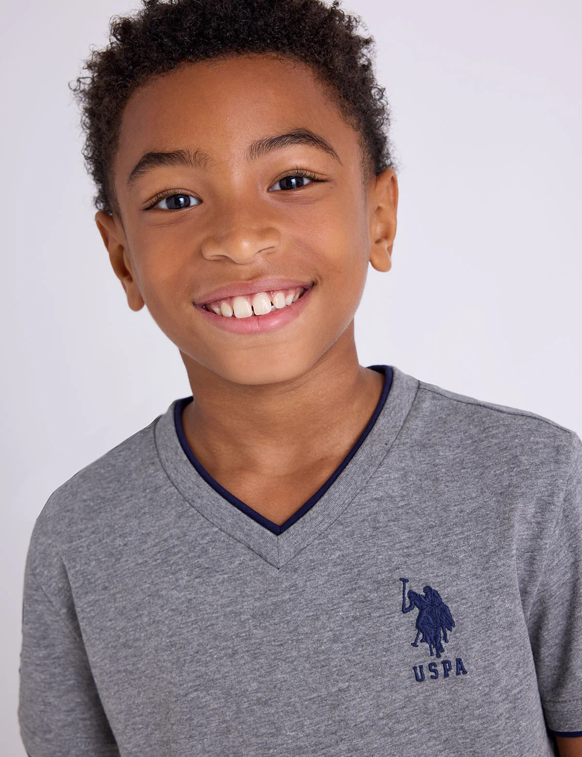 10762-boys-basic-v-neck-t-shirt-21.webp BOYS BASIC V-NECK T-SHIRT