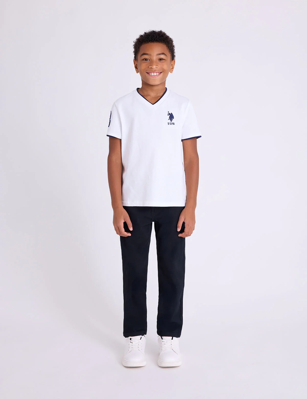 10762-boys-basic-v-neck-t-shirt-3.webp BOYS BASIC V-NECK T-SHIRT