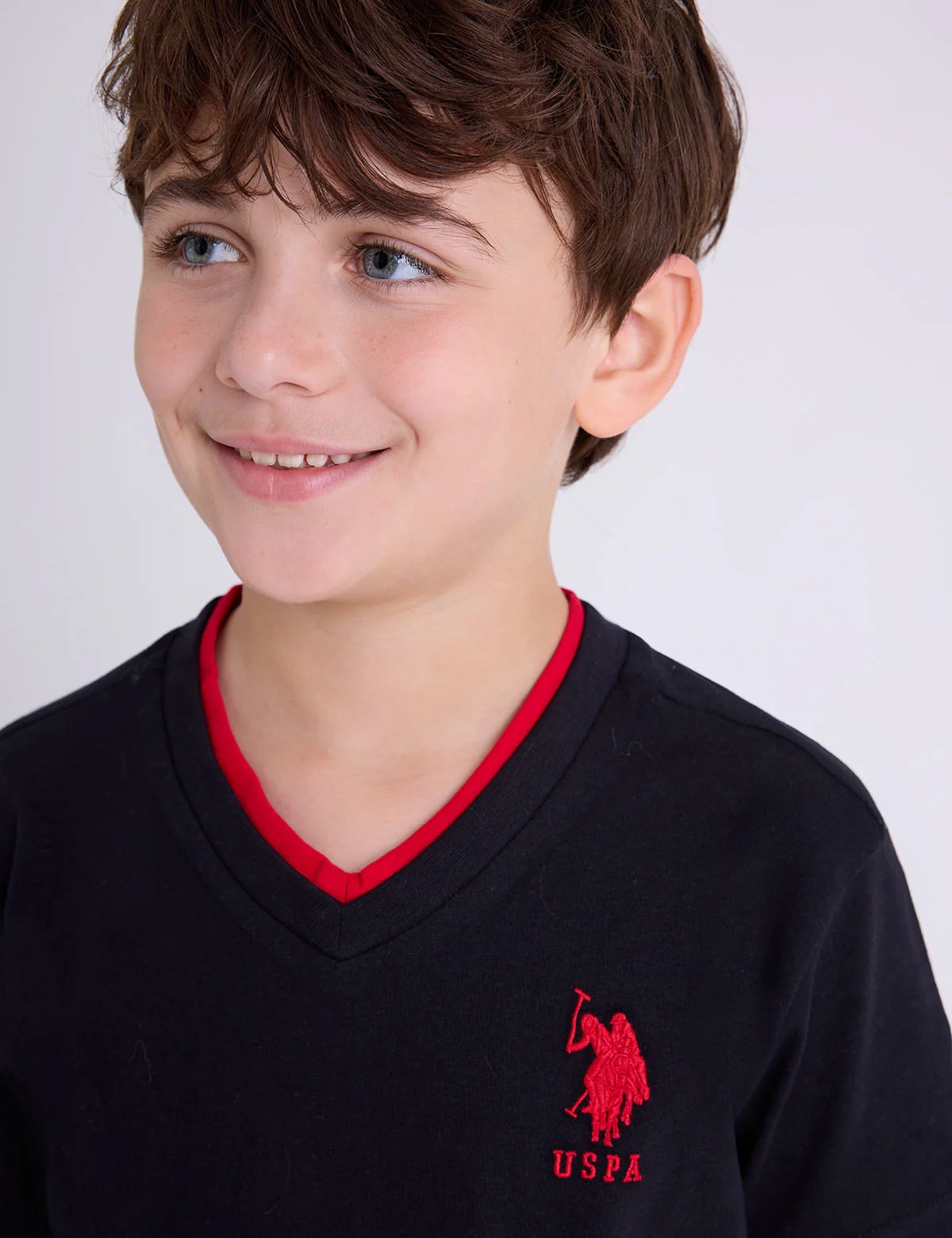 10762-boys-basic-v-neck-t-shirt-7.webp BOYS BASIC V-NECK T-SHIRT