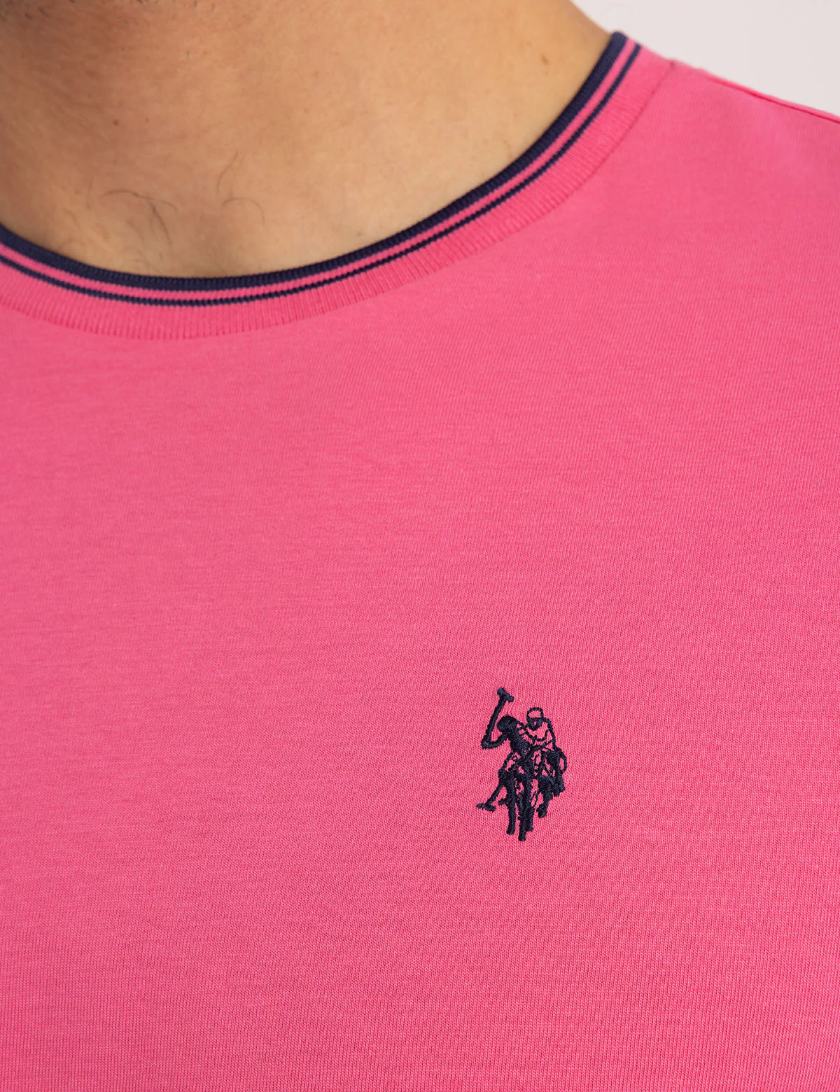 11417-tipped-crew-neck-collar-t-shirt-2.webp TIPPED CREW NECK COLLAR T-SHIRT