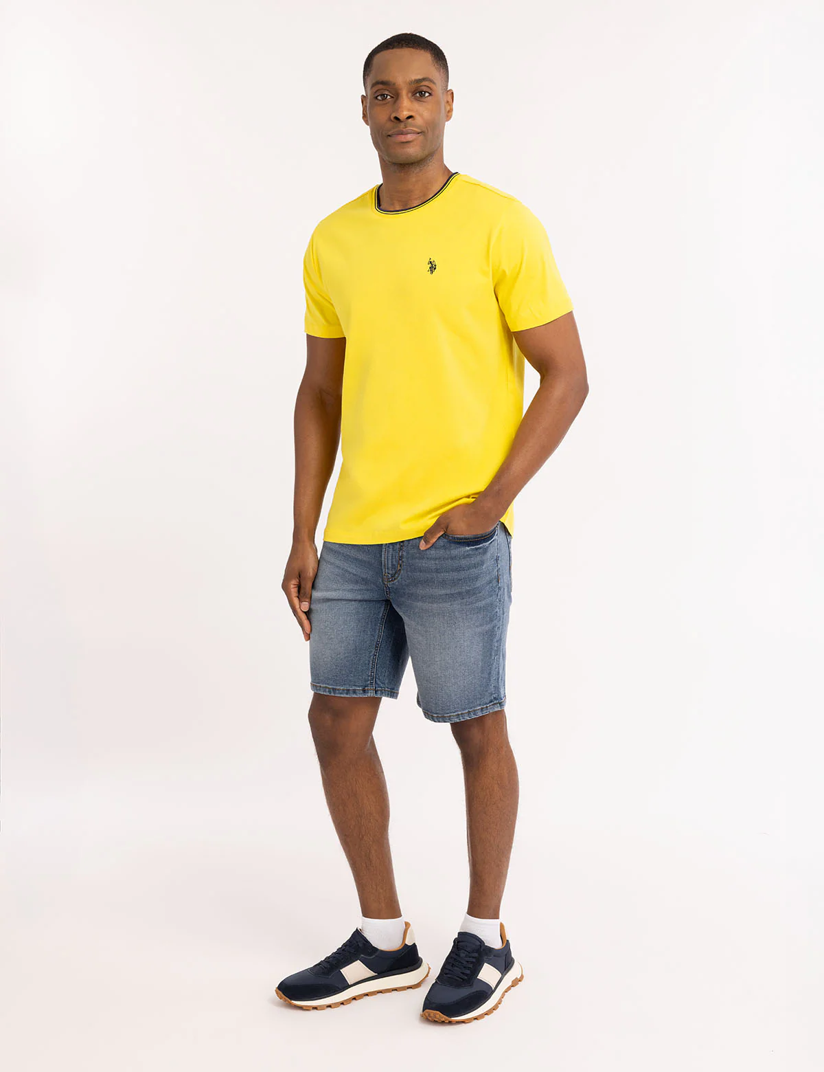 11417-tipped-crew-neck-collar-t-shirt-6.webp TIPPED CREW NECK COLLAR T-SHIRT