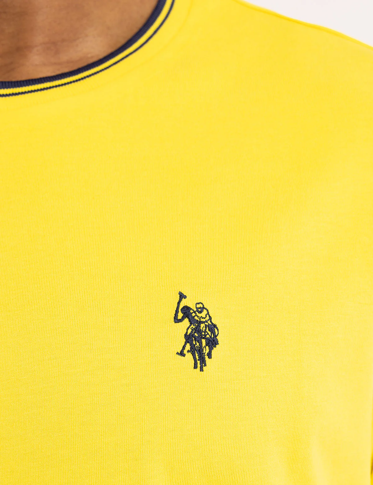 11417-tipped-crew-neck-collar-t-shirt-7.webp TIPPED CREW NECK COLLAR T-SHIRT