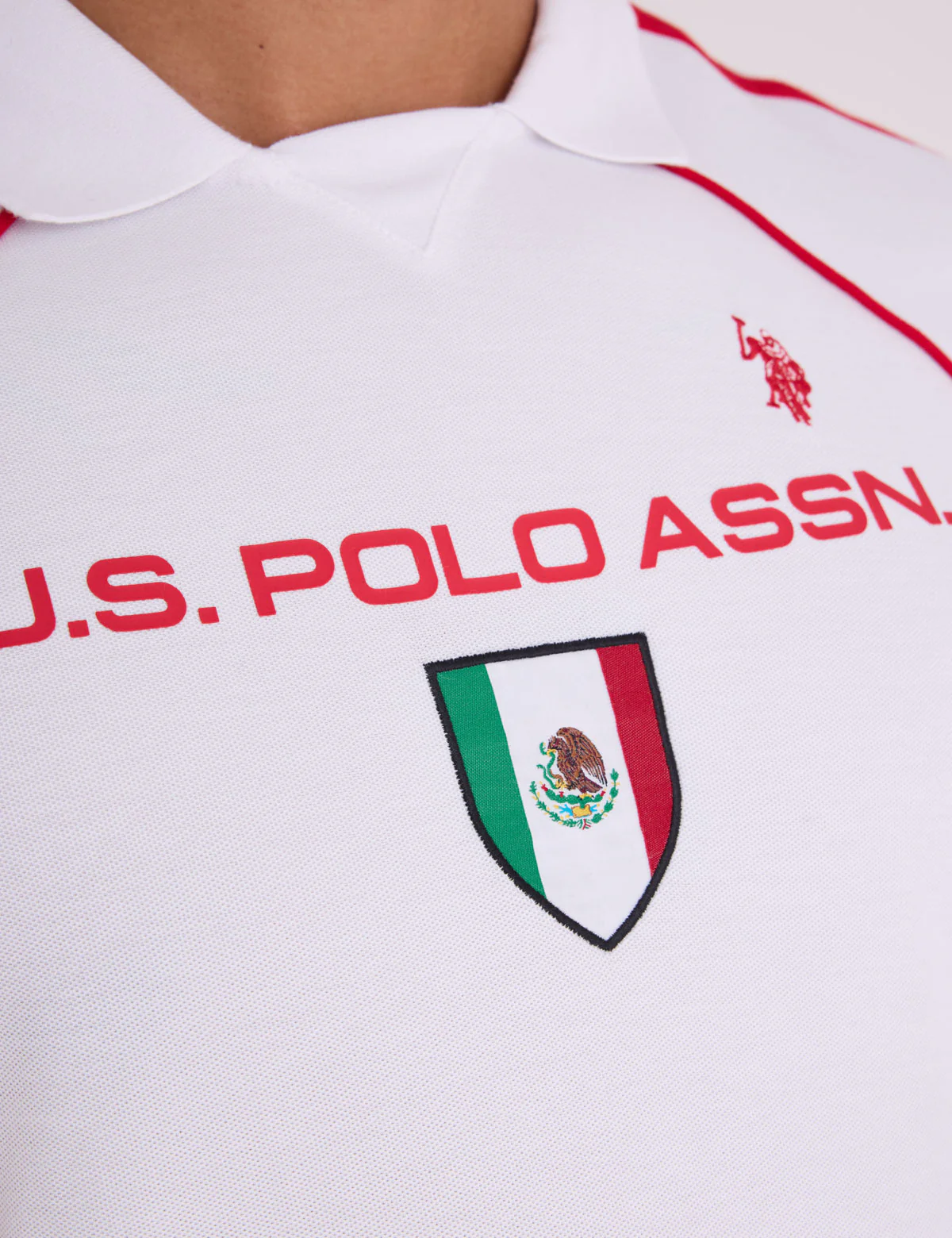 1172-mexico-shield-performance-pique-polo-shirt-3.webp MEXICO SHIELD PERFORMANCE PIQUE POLO SHIRT