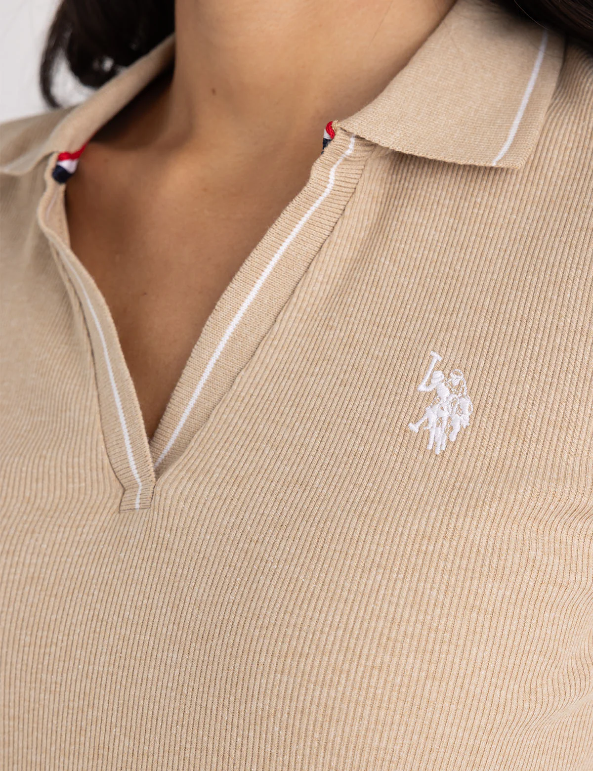 11771-tipped-split-neck-ribbed-polo-shirt-8.webp TIPPED SPLIT NECK RIBBED POLO SHIRT