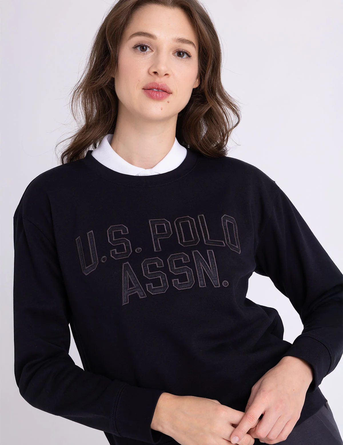 12266-sateen-applique-graphic-crew-popover-1.webp SATEEN APPLIQUE GRAPHIC CREW POPOVER