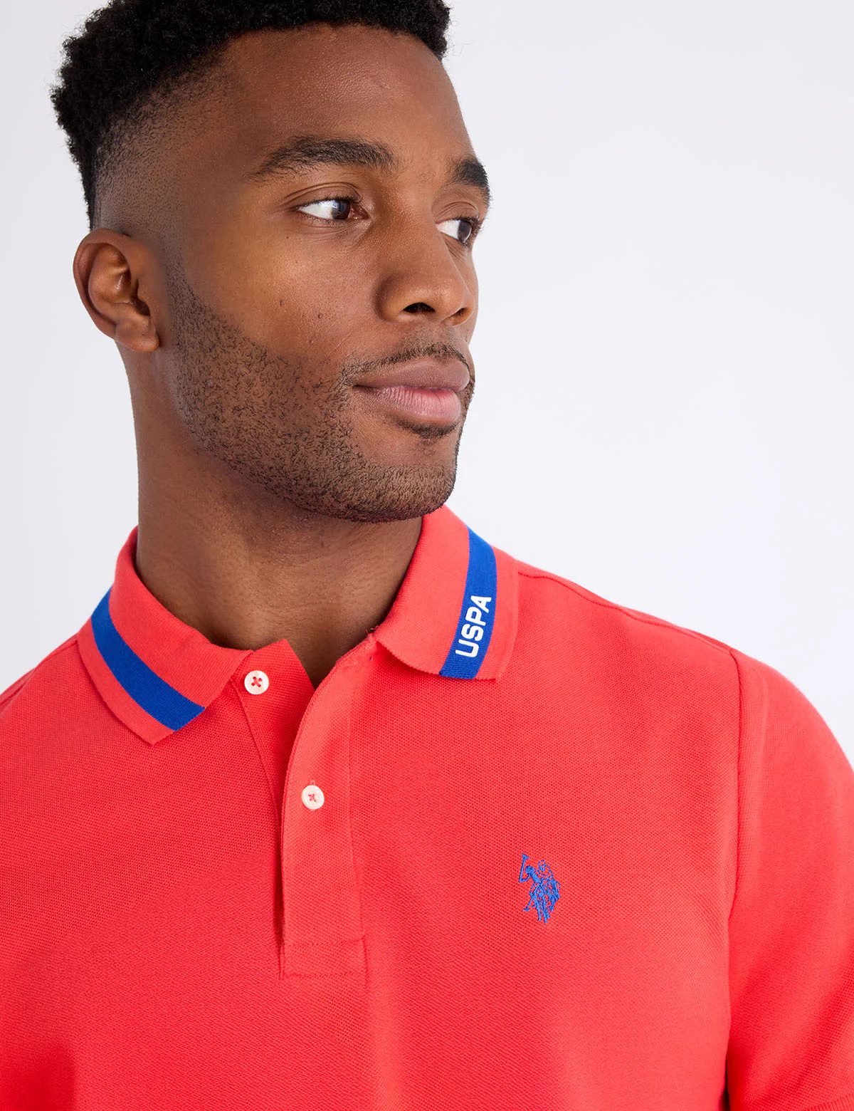 12892-pique-polo-shirt-with-tipped-collar-1.webp PIQUE POLO SHIRT WITH TIPPED COLLAR