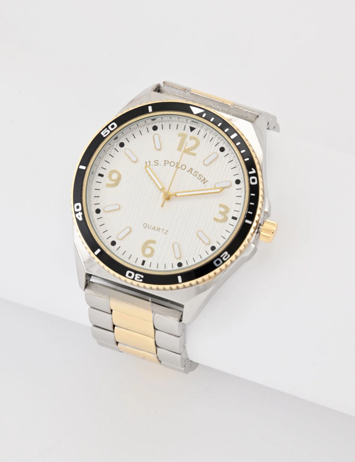 13210-mens-two-tone-silver-and-gold-analog-link-watch-1.webp MENS TWO TONE SILVER AND GOLD ANALOG LINK WATCH
