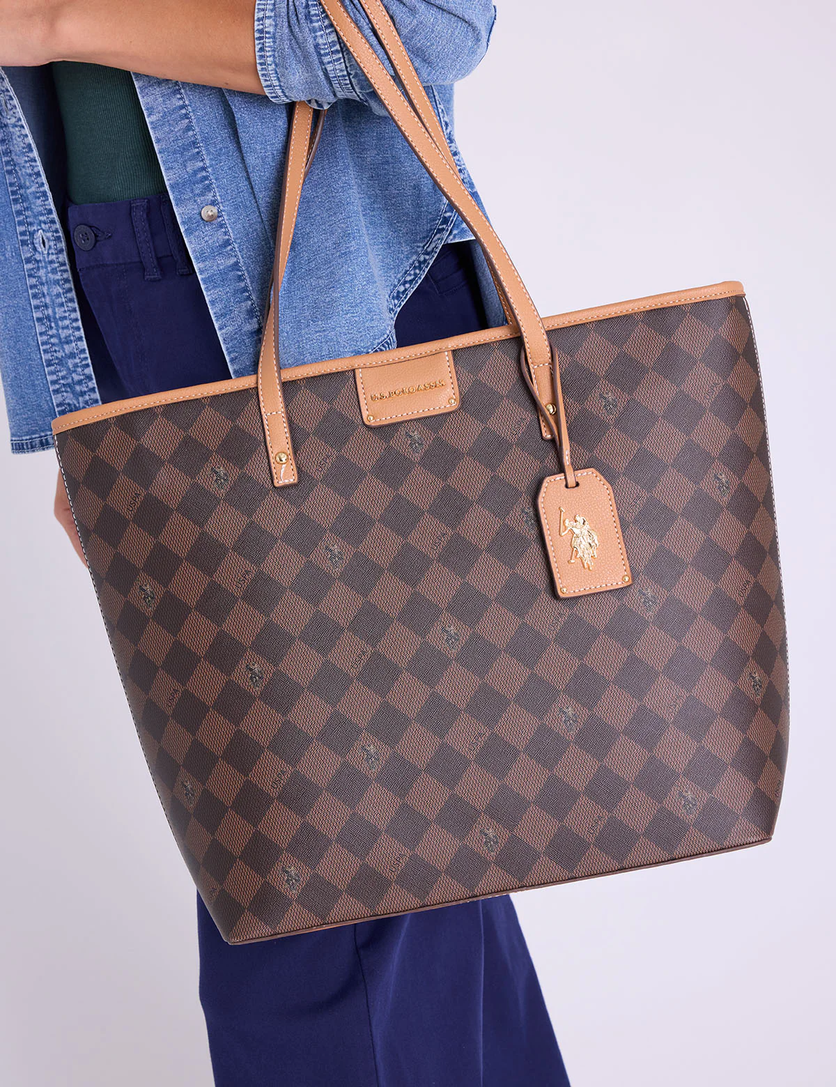 13403-diamond-signature-tote-bag-2.webp DIAMOND SIGNATURE TOTE BAG