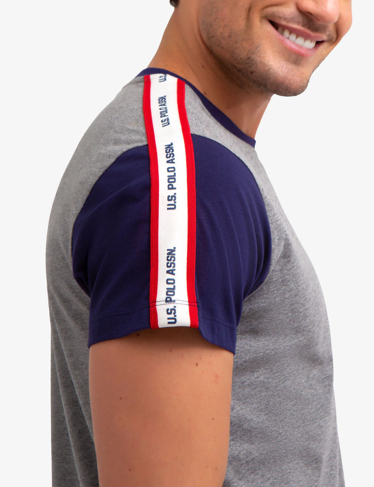 14014-colorblock-t-shirt-with-u.s.-polo-assn.-taping-3.webp COLORBLOCK T-SHIRT WITH U.S. POLO ASSN. TAPING