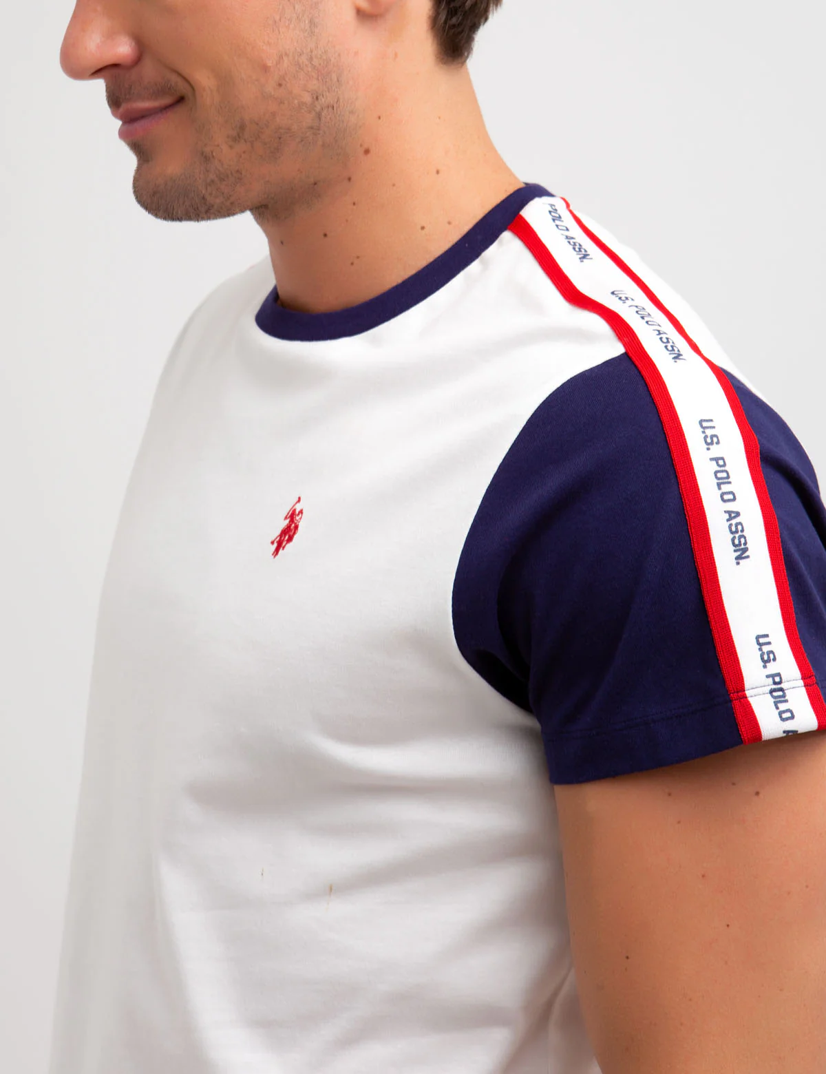14014-colorblock-t-shirt-with-u.s.-polo-assn.-taping-8.webp COLORBLOCK T-SHIRT WITH U.S. POLO ASSN. TAPING