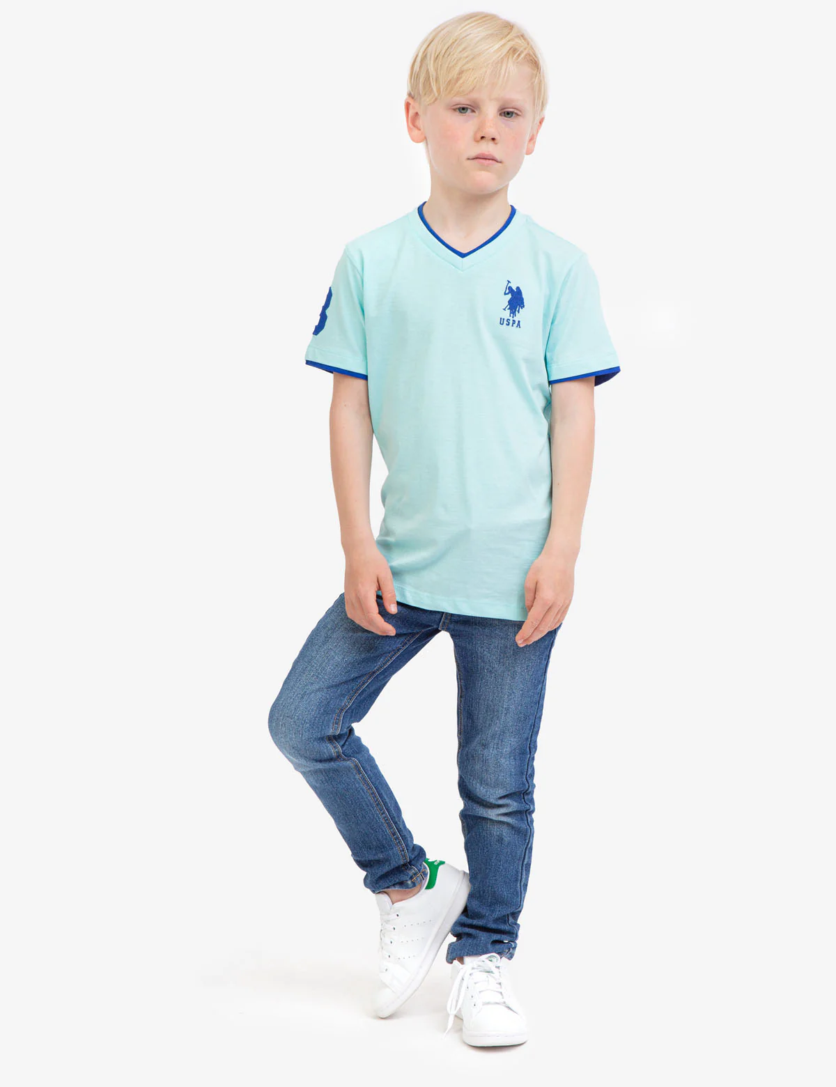 17747-boys-basic-v-neck-t-shirt-2.webp BOYS BASIC V-NECK T-SHIRT
