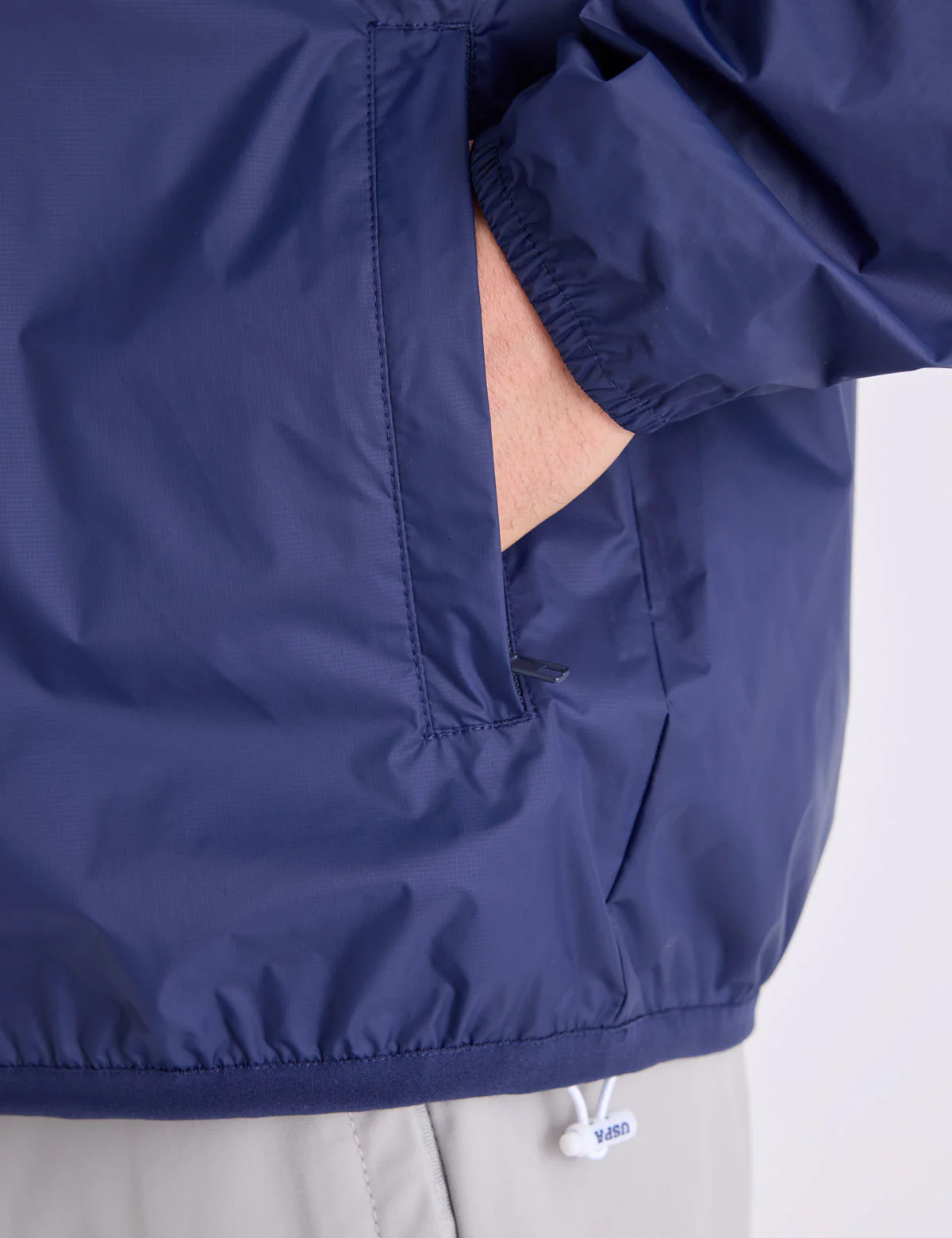 1812-signature-stripe-windbreaker-with-hood-4.webp SIGNATURE STRIPE WINDBREAKER WITH HOOD
