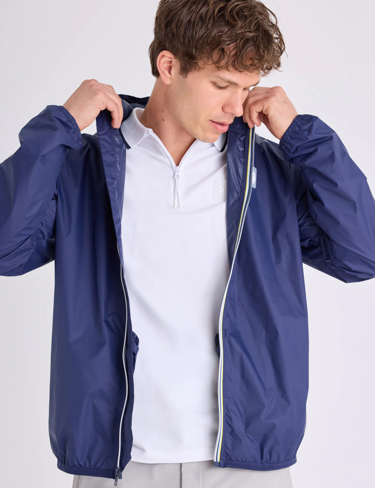 1812-signature-stripe-windbreaker-with-hood-5.webp SIGNATURE STRIPE WINDBREAKER WITH HOOD