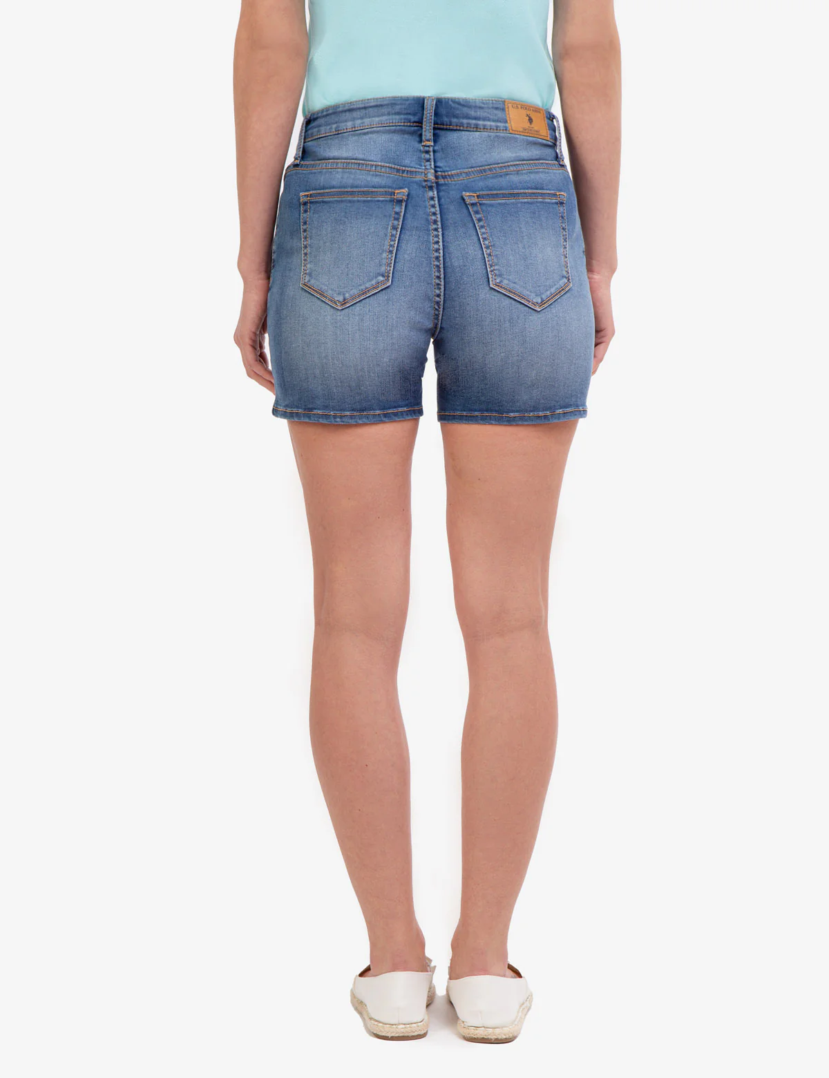 18987-classic-mid-rise-denim-shorts-5.webp CLASSIC MID RISE DENIM SHORTS
