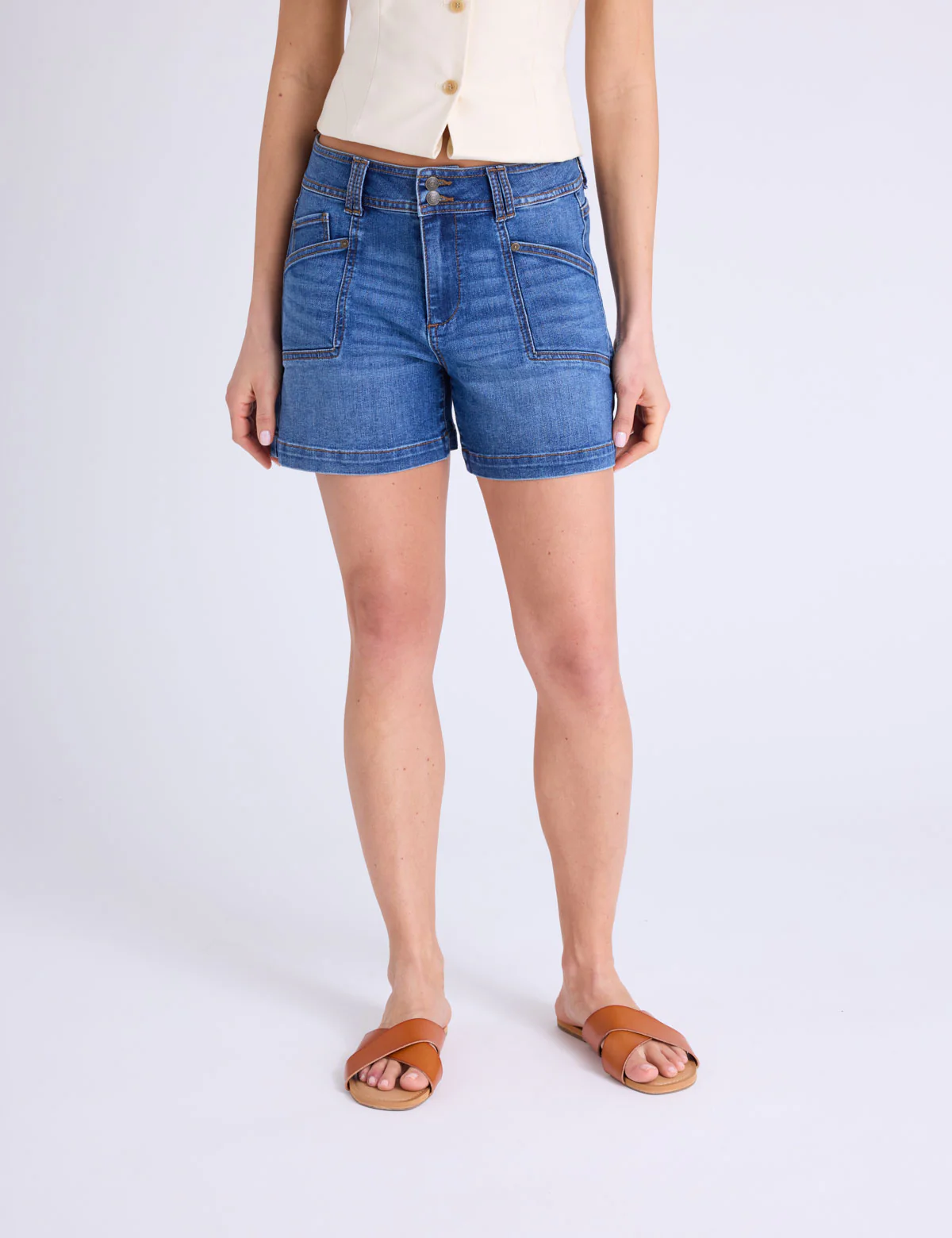 5" MEDIUM WASH PATCH POCKET BERMUDA SHORTS