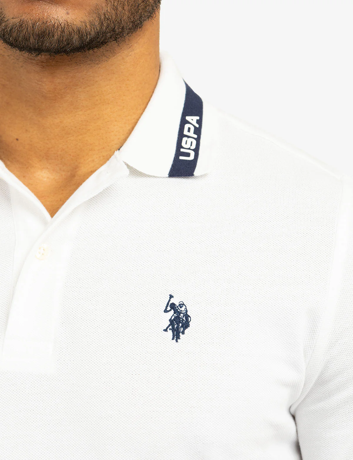 22113-pique-polo-shirt-with-tipped-collar-2.webp PIQUE POLO SHIRT WITH TIPPED COLLAR