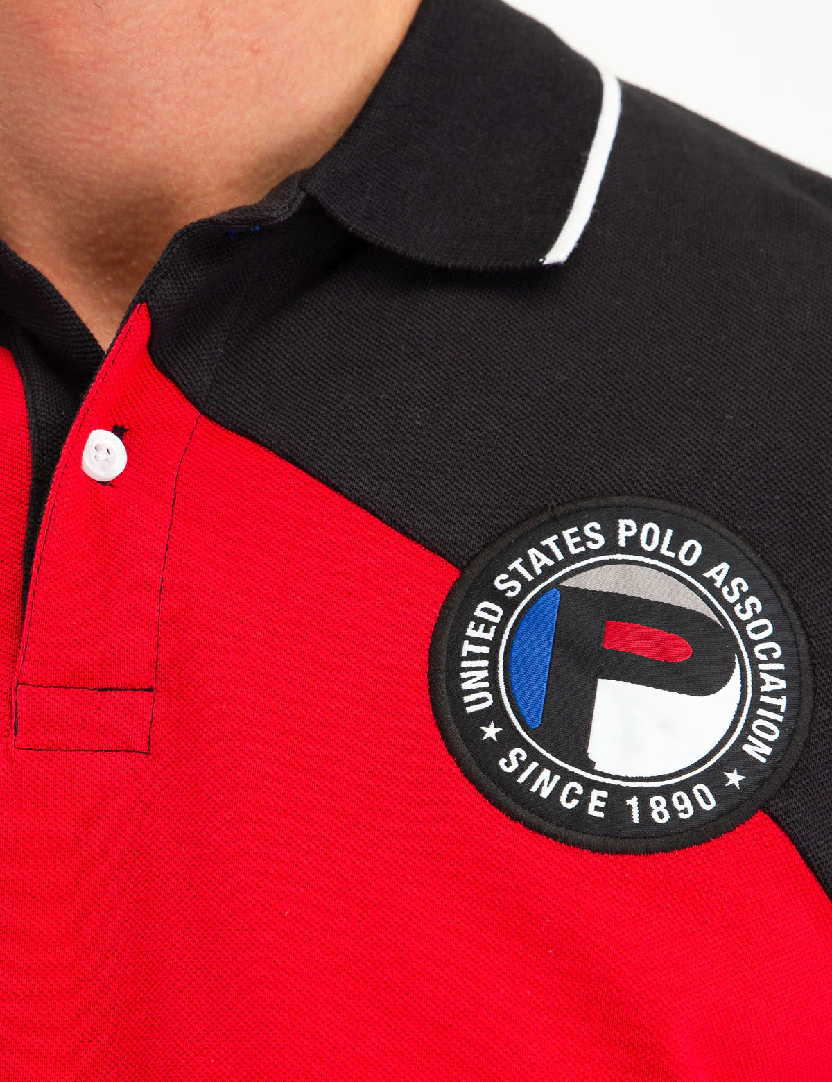 22973-geometric-colorblock-polo-shirt-4.webp GEOMETRIC COLORBLOCK POLO SHIRT