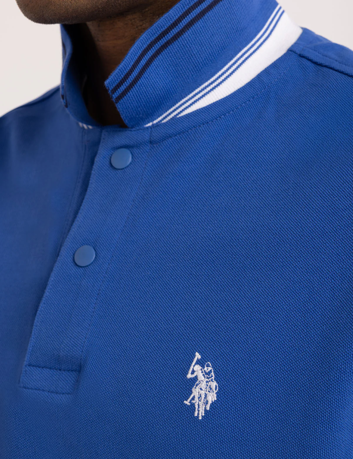 23525-snap-button-tipped-pique-polo-shirt-2.webp SNAP BUTTON TIPPED PIQUE POLO SHIRT