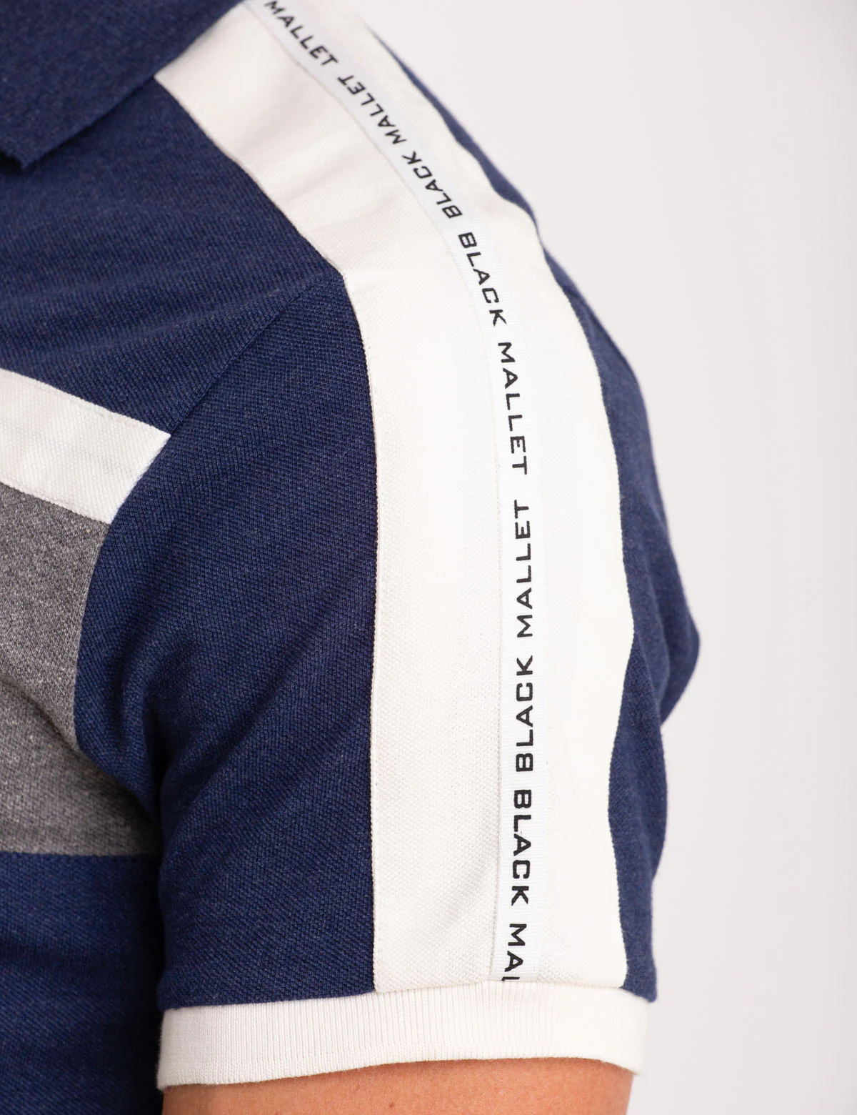23581-colorblock-polo-shirt-with-side-taping-3.webp COLORBLOCK POLO SHIRT WITH SIDE TAPING