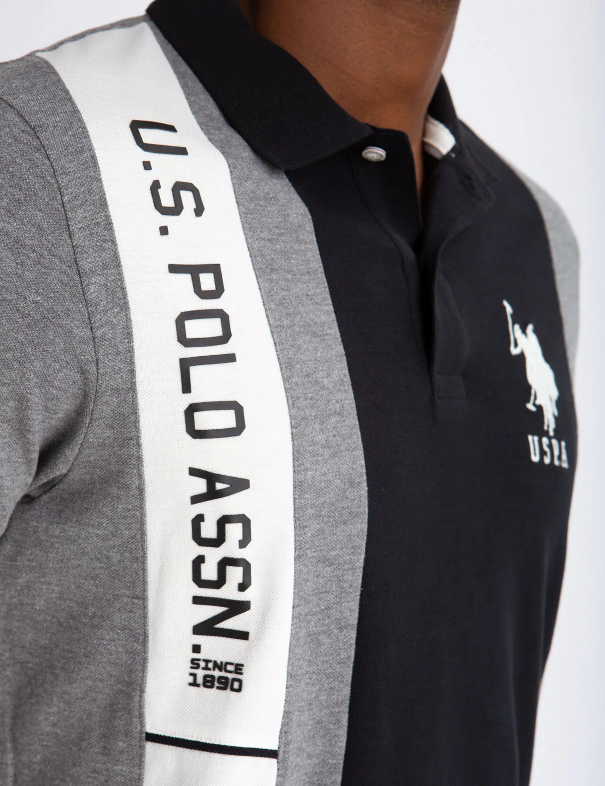 23776-colorblock-polo-shirt-with-rubber-u.s.-polo-assn.-detail-4.webp COLORBLOCK POLO SHIRT WITH RUBBER U.S. POLO ASSN. DETAIL