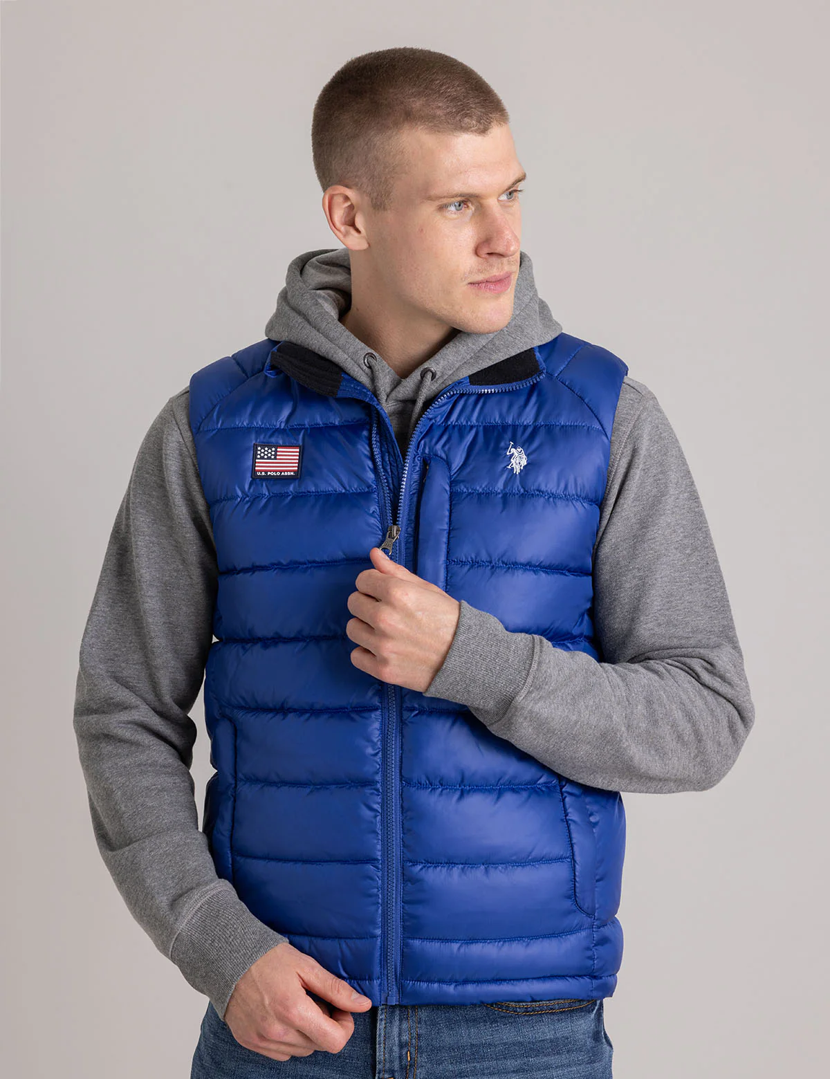 2459-small-channel-quilted-packable-vest-1.webp SMALL CHANNEL QUILTED PACKABLE VEST