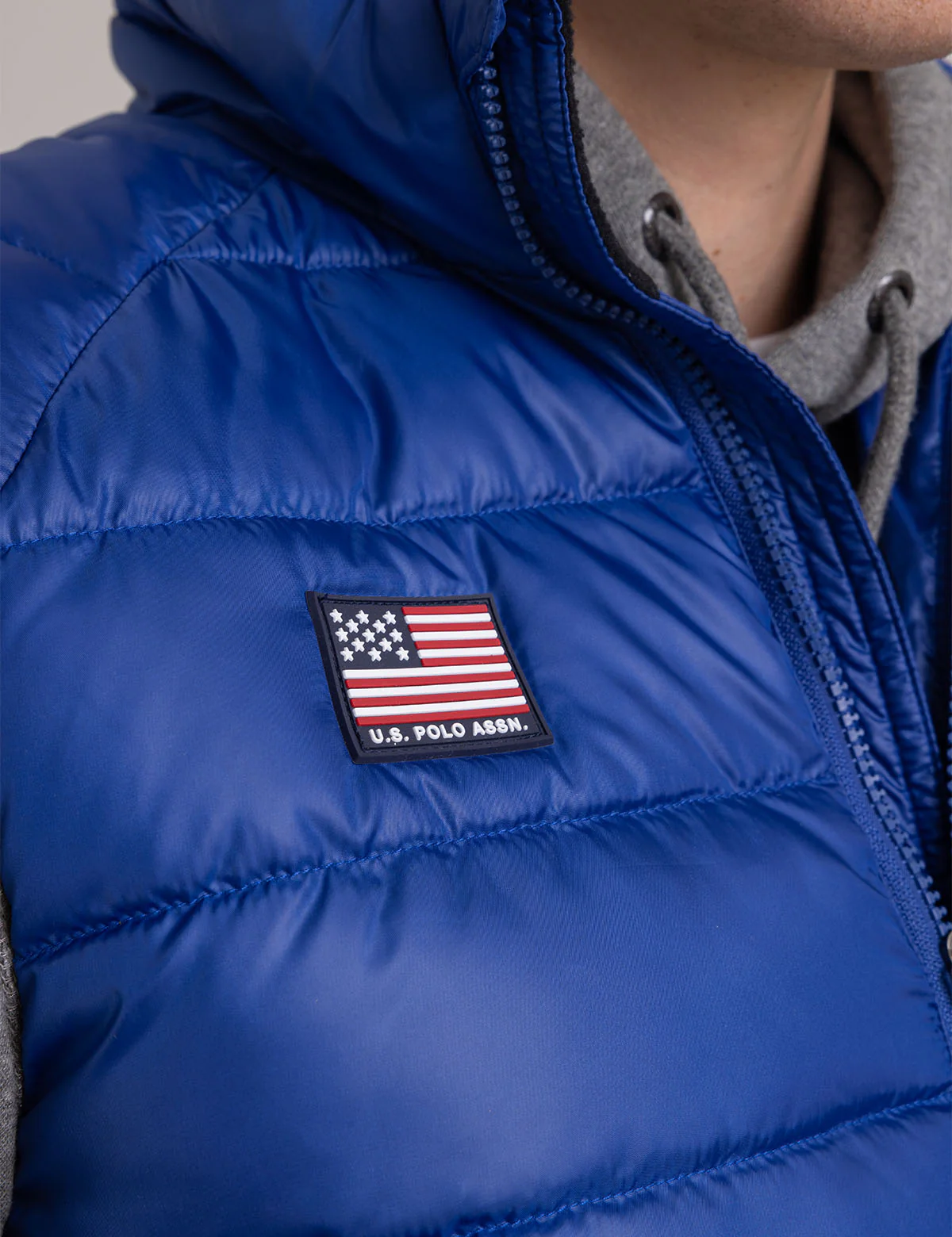 2459-small-channel-quilted-packable-vest-4.webp SMALL CHANNEL QUILTED PACKABLE VEST