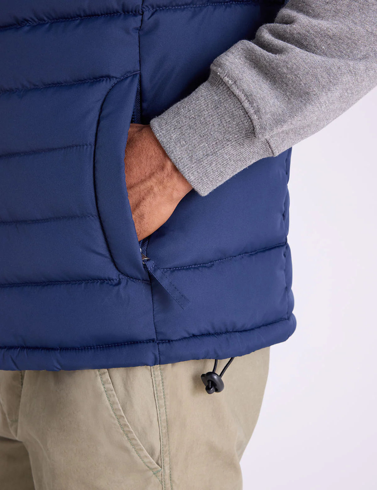 2470-signature-color-block-quilted-vest-3.webp SIGNATURE COLOR BLOCK QUILTED VEST