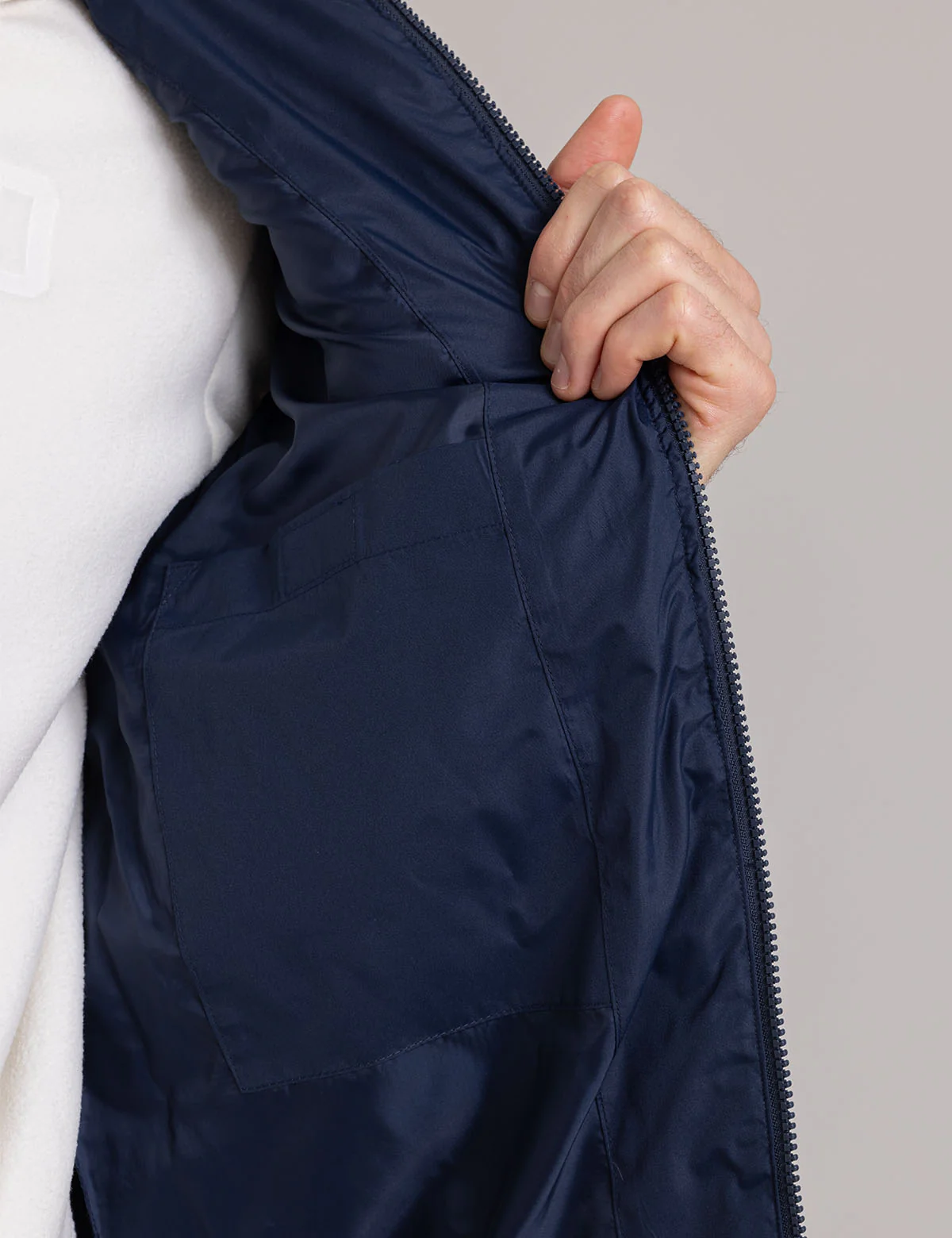 2470-signature-color-block-quilted-vest-4.webp SIGNATURE COLOR BLOCK QUILTED VEST