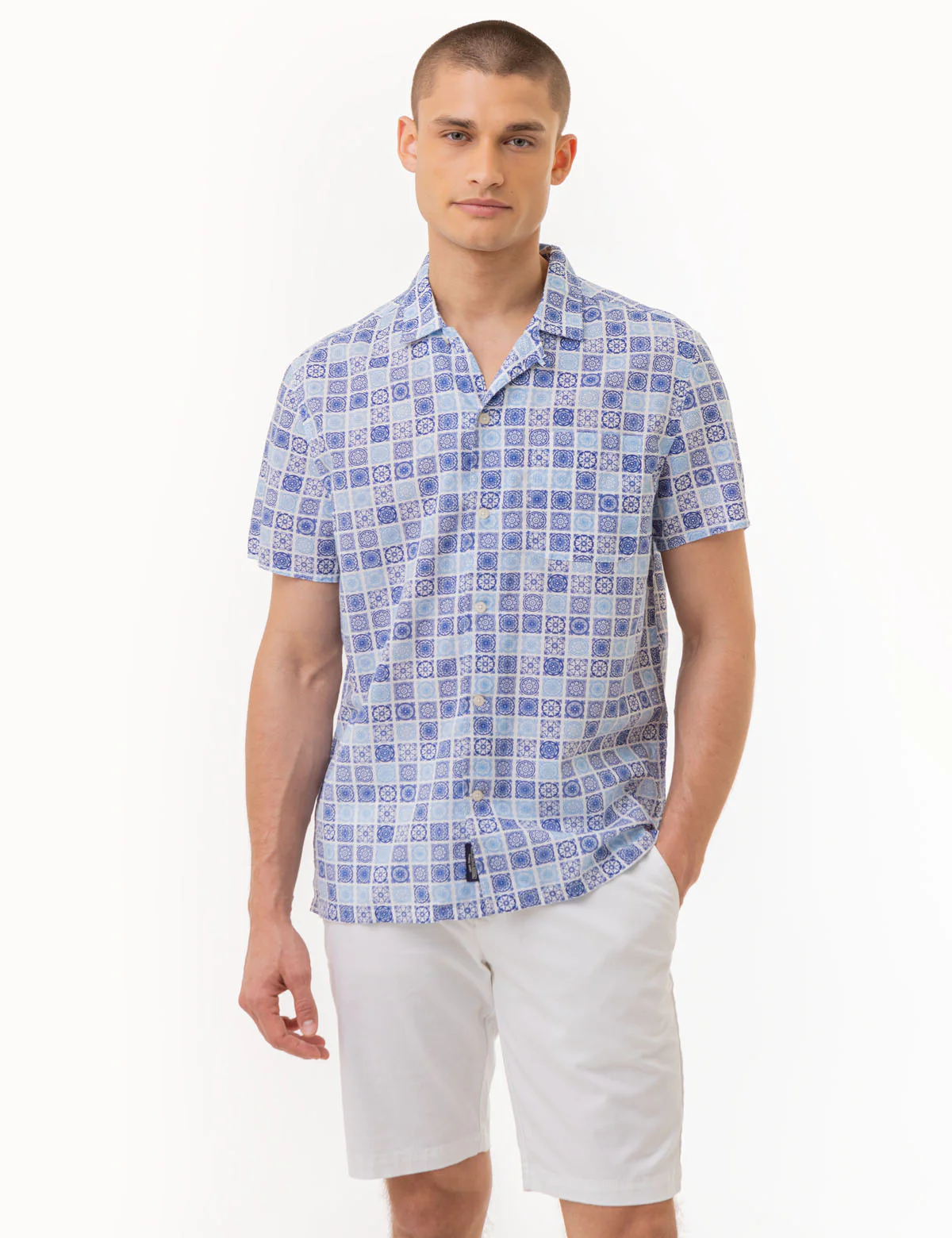 27261-medallion-print-short-sleeve-woven-shirt-2.webp MEDALLION PRINT SHORT SLEEVE WOVEN SHIRT