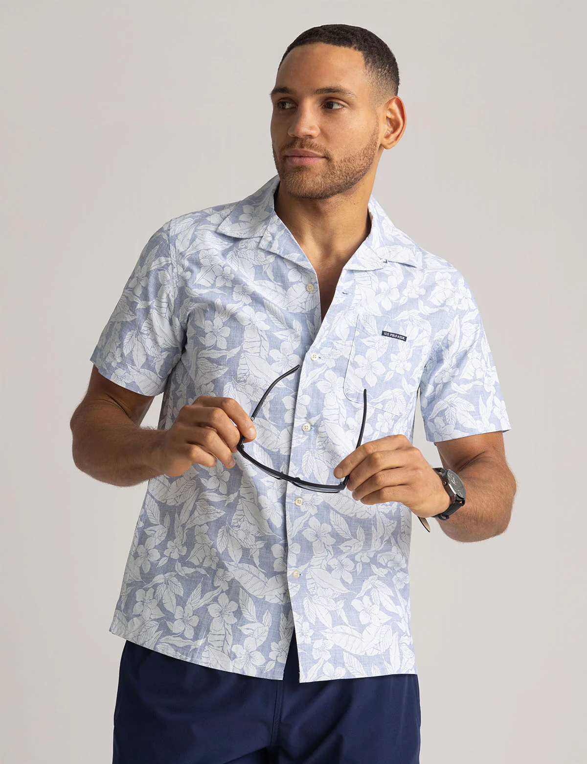 27778-short-sleeve-tropical-print-camp-shirt-1.webp SHORT SLEEVE TROPICAL PRINT CAMP SHIRT