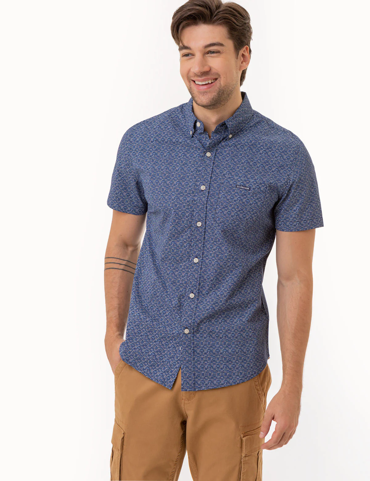 27936-printed-stretch-poplin-short-sleeve-shirt-1.webp PRINTED STRETCH POPLIN SHORT SLEEVE SHIRT