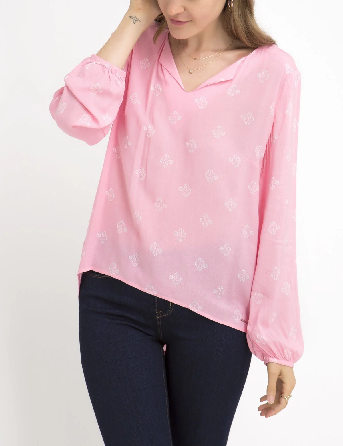 MEDALLION POPOVER SHIRT