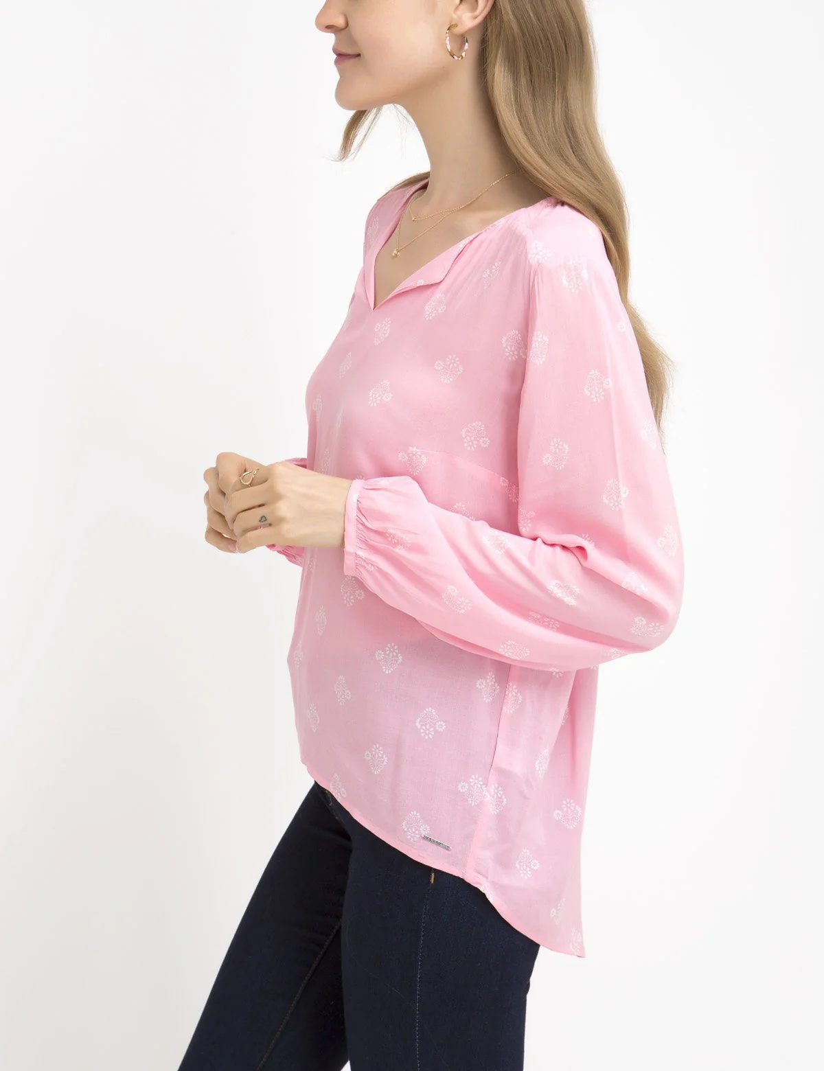 MEDALLION POPOVER SHIRT