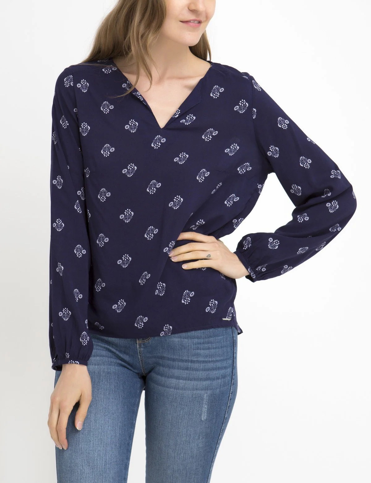 MEDALLION POPOVER SHIRT