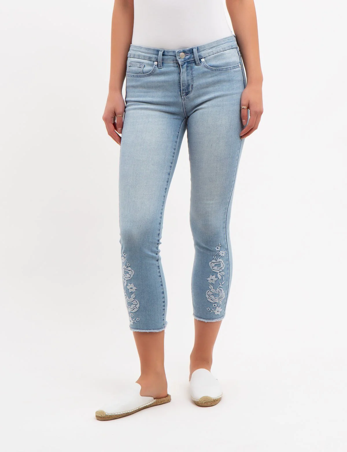 3477-floral-embroidered-mid-rise-slim-fit-jeans-1.webp FLORAL EMBROIDERED MID RISE SLIM FIT JEANS