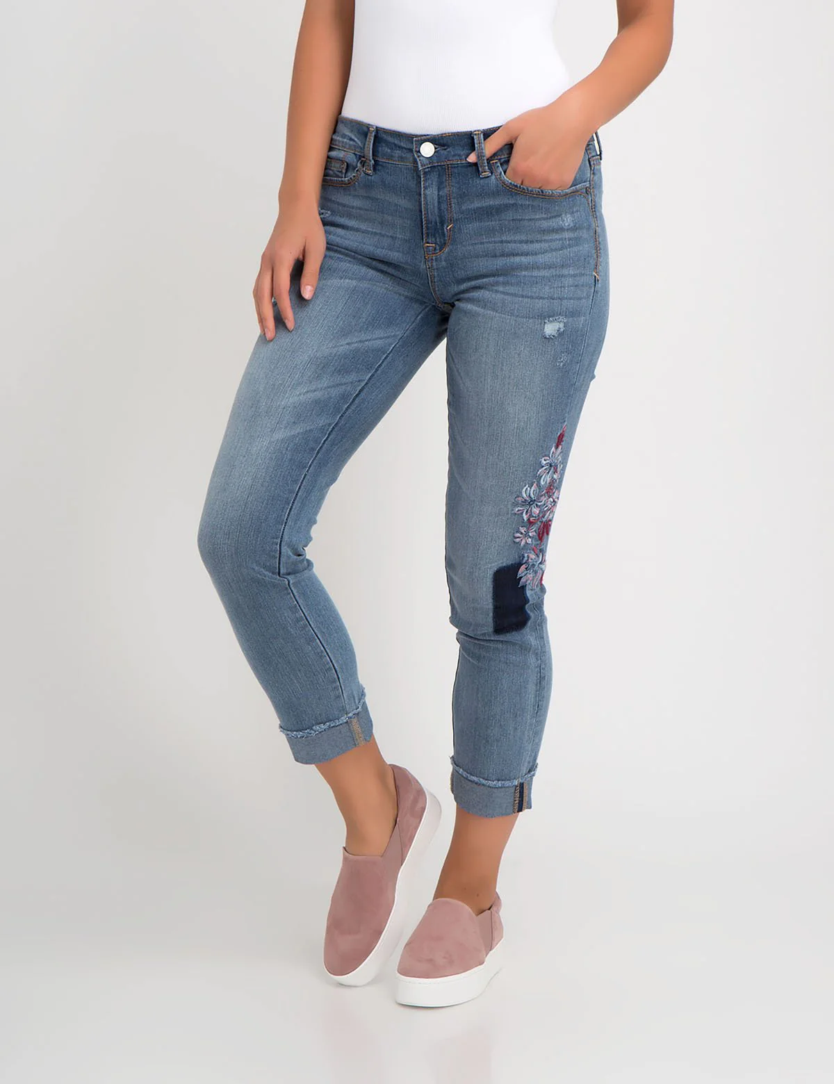 4314-stretch-relaxed-crop-fit-embroidered-patch-jean-1.webp STRETCH RELAXED CROP FIT EMBROIDERED PATCH JEAN