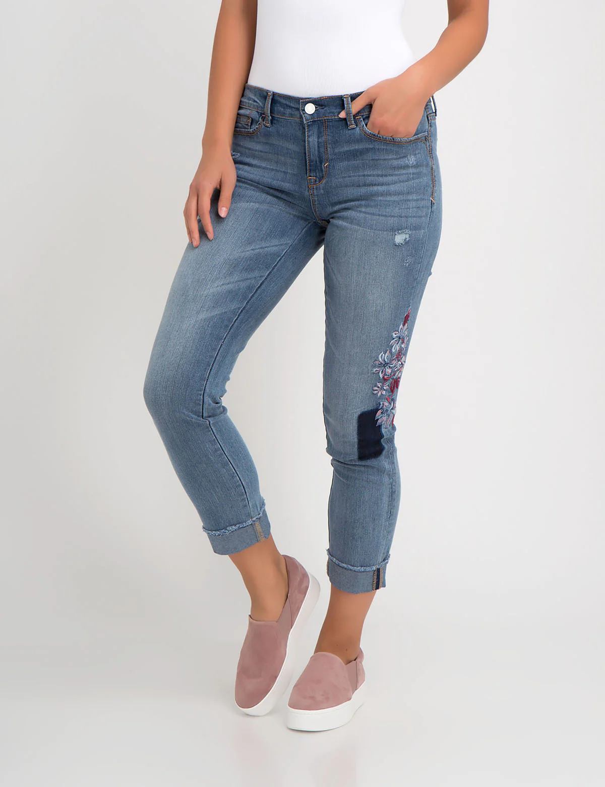 4314-stretch-relaxed-crop-fit-embroidered-patch-jean-5.webp STRETCH RELAXED CROP FIT EMBROIDERED PATCH JEAN