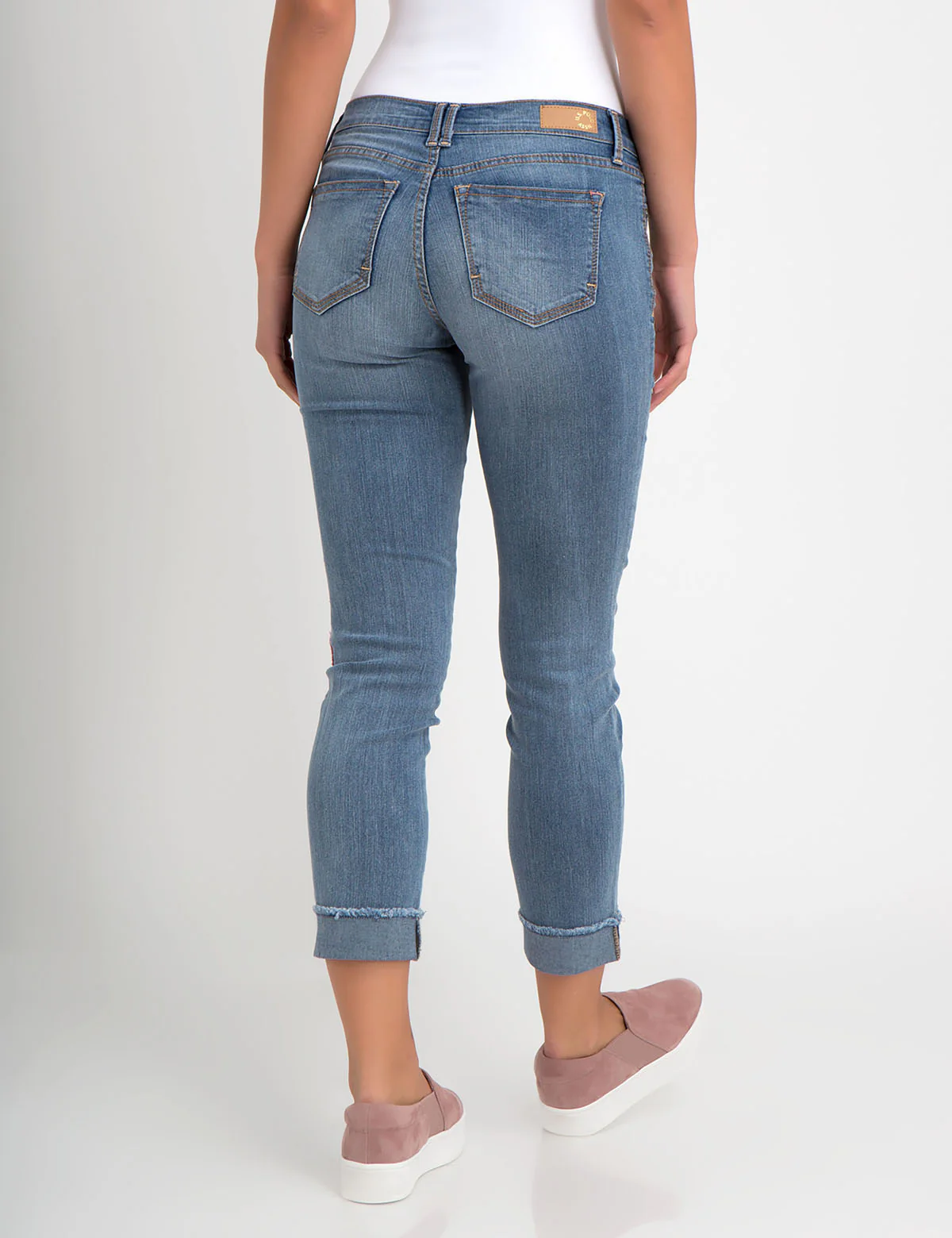 4314-stretch-relaxed-crop-fit-embroidered-patch-jean-7.webp STRETCH RELAXED CROP FIT EMBROIDERED PATCH JEAN