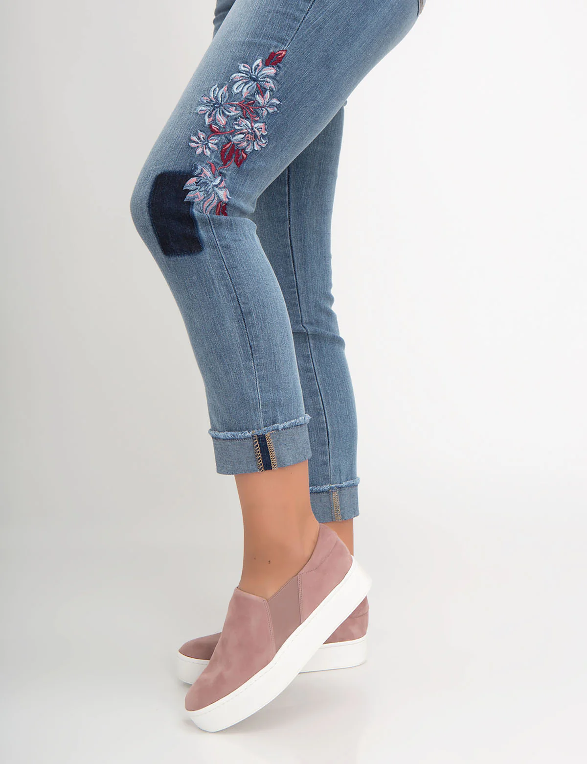 4314-stretch-relaxed-crop-fit-embroidered-patch-jean-8.webp STRETCH RELAXED CROP FIT EMBROIDERED PATCH JEAN