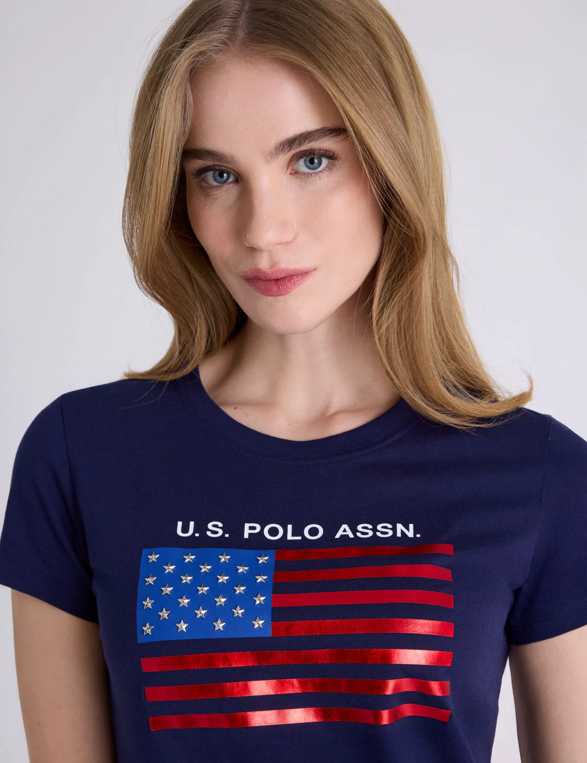 481-foil-flag-semi-scoop-t-shirt-1.webp FOIL FLAG SEMI SCOOP T-SHIRT