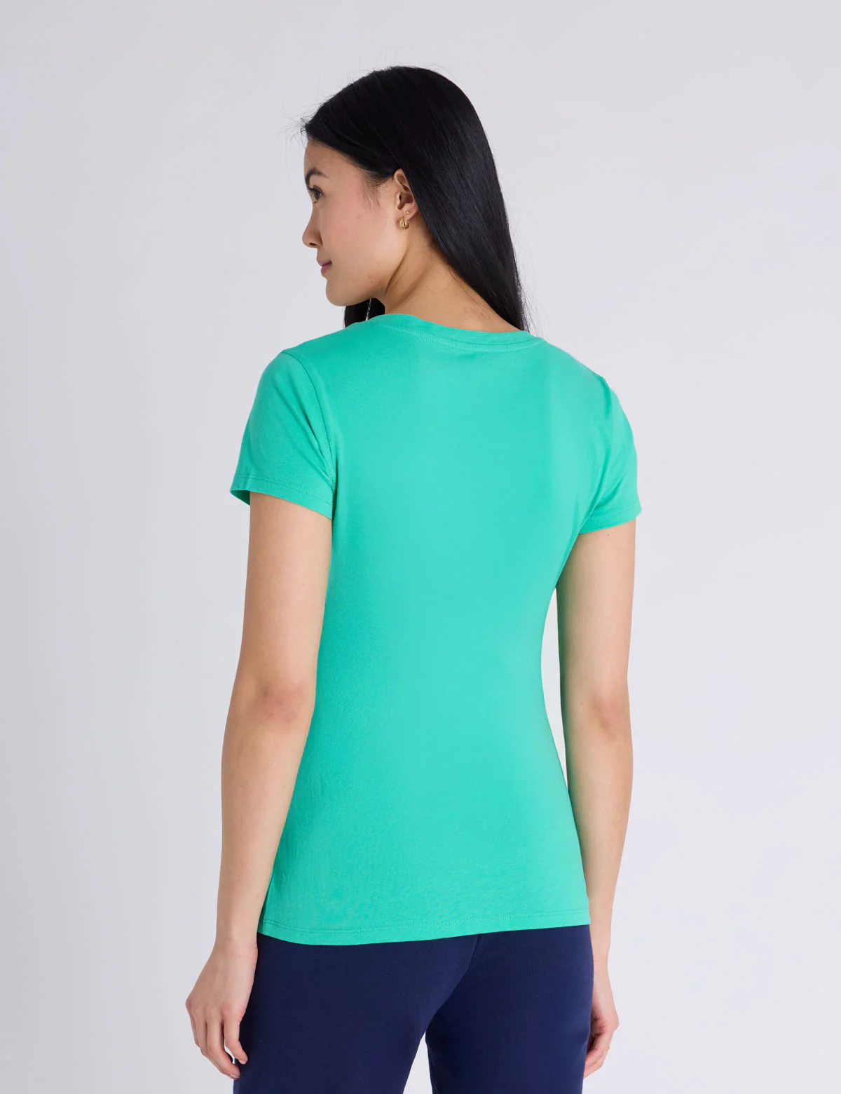 505-uspa-debossed-print-v-neck-graphic-t-shirt-5.webp USPA DEBOSSED PRINT V-NECK GRAPHIC T-SHIRT
