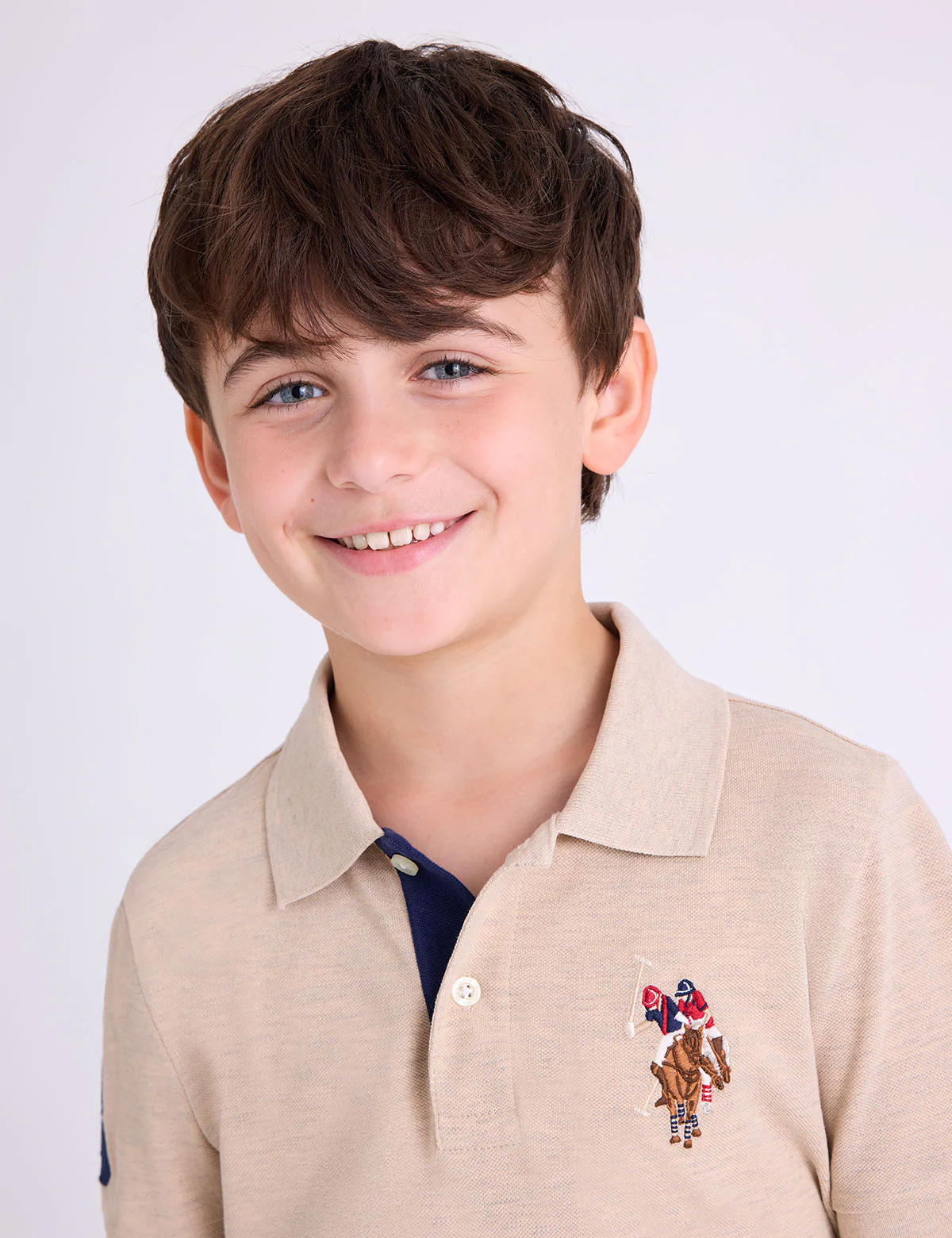 768-boys-multi-color-logo-pique-polo-shirt-3.webp BOYS MULTI COLOR LOGO PIQUE POLO SHIRT