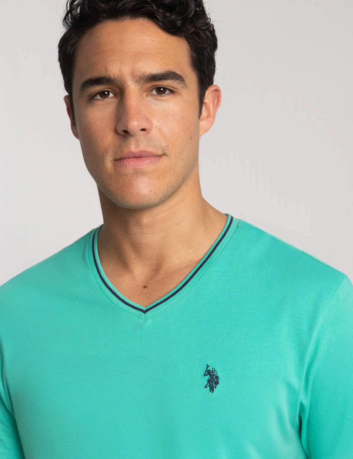 7952-tipped-v-neck-jersey-t-shirt-12.webp TIPPED V-NECK JERSEY T-SHIRT