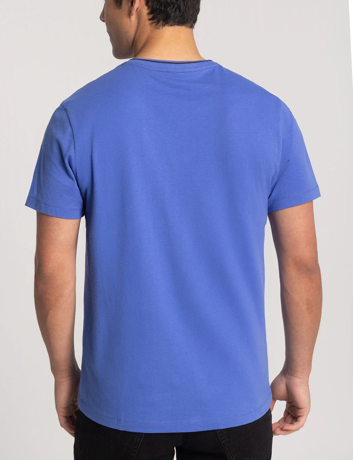 7952-tipped-v-neck-jersey-t-shirt-16.webp TIPPED V-NECK JERSEY T-SHIRT