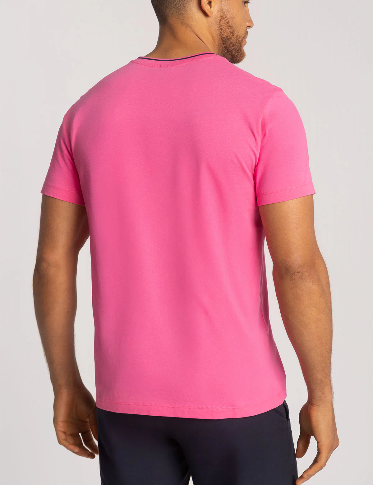 7952-tipped-v-neck-jersey-t-shirt-4.webp TIPPED V-NECK JERSEY T-SHIRT