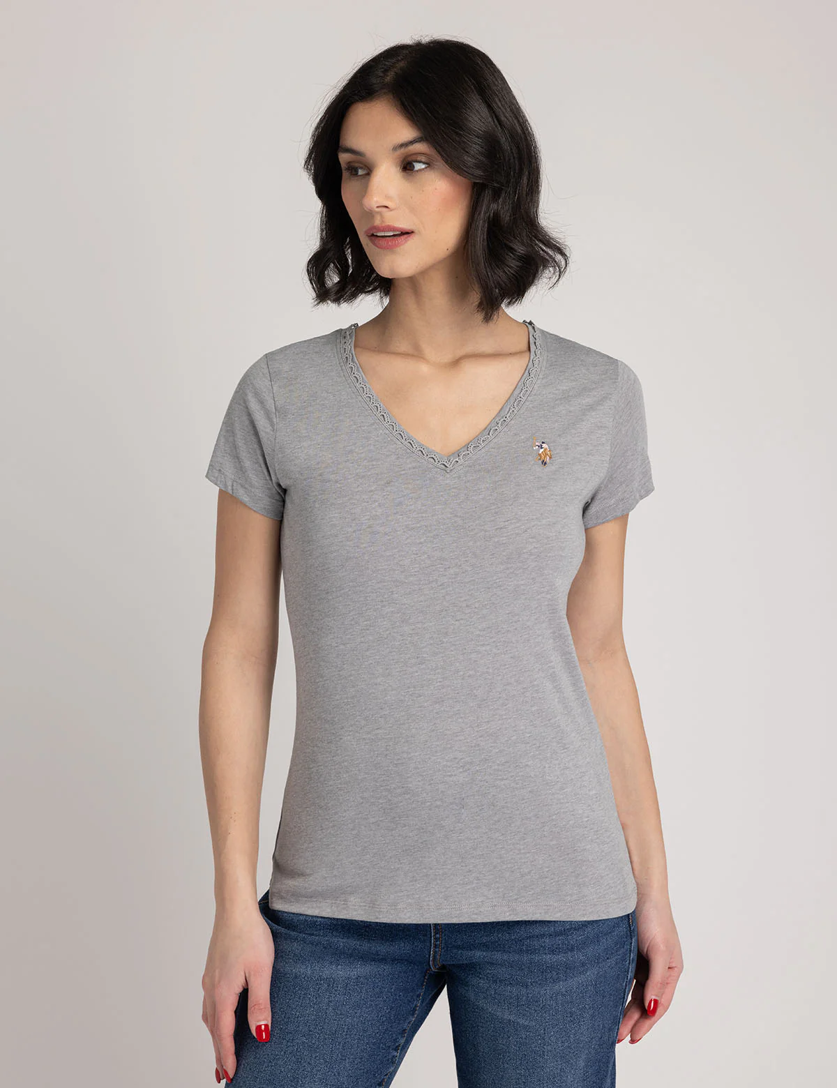 8170-scallop-trim-v-neck-t-shirt-1.webp SCALLOP TRIM V-NECK T-SHIRT